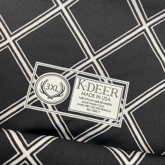 K-Deer High Waisted Capri Cropped Leggings: Black/White Geometric Grid Print - Picture 7 of 7